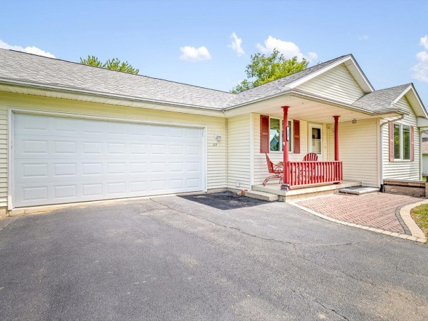 117 PEMBROKE RD SW, POPLAR GROVE, Illinois 61065, 3 Bedrooms Bedrooms, ,2 BathroomsBathrooms,House,For Sale,PEMBROKE RD SW,202603965