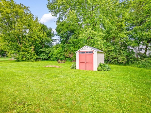 117 PEMBROKE RD SW, POPLAR GROVE, Illinois 61065, 3 Bedrooms Bedrooms, ,2 BathroomsBathrooms,House,For Sale,PEMBROKE RD SW,202603965