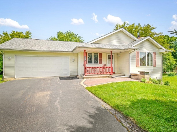 117 PEMBROKE RD SW, POPLAR GROVE, Illinois 61065, 3 Bedrooms Bedrooms, ,2 BathroomsBathrooms,House,For Sale,PEMBROKE RD SW,202603965