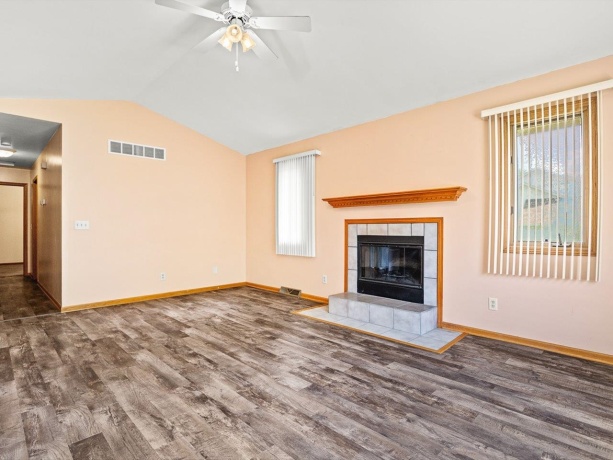 117 PEMBROKE RD SW, POPLAR GROVE, Illinois 61065, 3 Bedrooms Bedrooms, ,2 BathroomsBathrooms,House,For Sale,PEMBROKE RD SW,202603965
