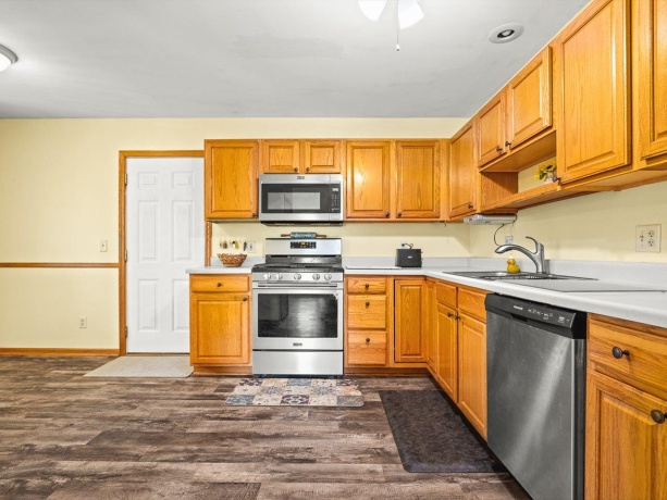 117 PEMBROKE RD SW, POPLAR GROVE, Illinois 61065, 3 Bedrooms Bedrooms, ,2 BathroomsBathrooms,House,For Sale,PEMBROKE RD SW,202603965