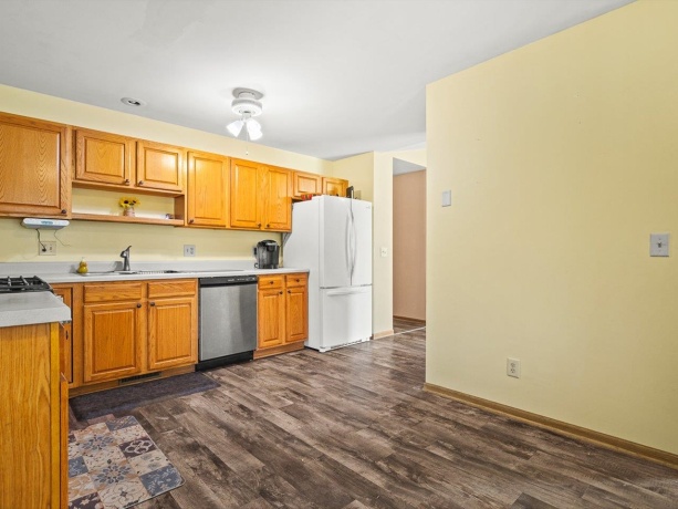 117 PEMBROKE RD SW, POPLAR GROVE, Illinois 61065, 3 Bedrooms Bedrooms, ,2 BathroomsBathrooms,House,For Sale,PEMBROKE RD SW,202603965