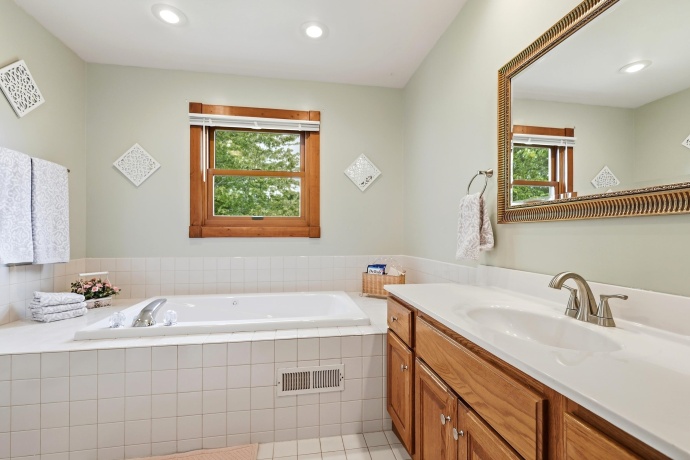 6 Beacon, GALENA, Illinois 61036, 3 Bedrooms Bedrooms, ,2 BathroomsBathrooms,House,For Sale,Beacon,202603976