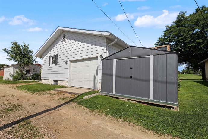 303 Elm, HANOVER, Illinois 61041, 3 Bedrooms Bedrooms, ,2 BathroomsBathrooms,House,For Sale,Elm,202603979