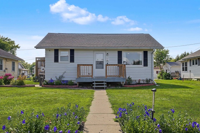 303 Elm, HANOVER, Illinois 61041, 3 Bedrooms Bedrooms, ,2 BathroomsBathrooms,House,For Sale,Elm,202603979