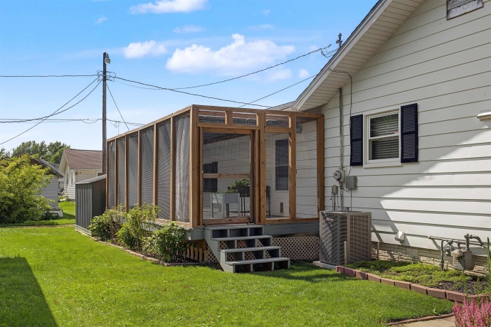 303 Elm, HANOVER, Illinois 61041, 3 Bedrooms Bedrooms, ,2 BathroomsBathrooms,House,For Sale,Elm,202603979