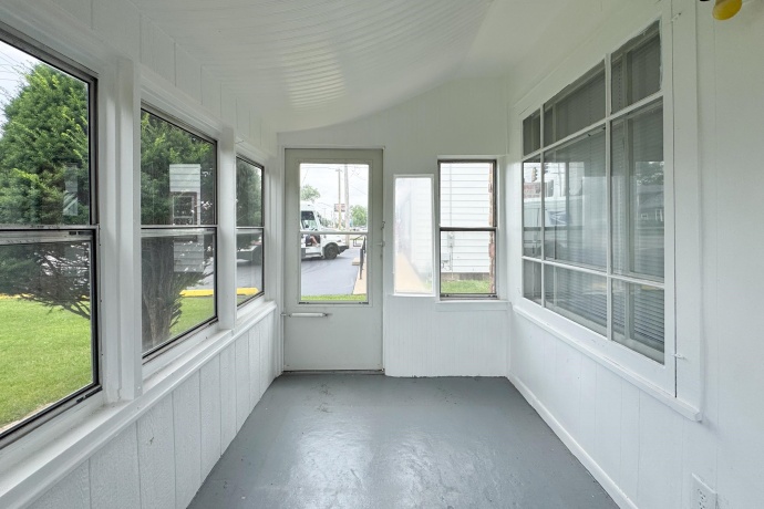 129 Riverside, LOVES PARK, Illinois 61111, 3 Bedrooms Bedrooms, ,1 BathroomBathrooms,House,For Sale,Riverside,202603980