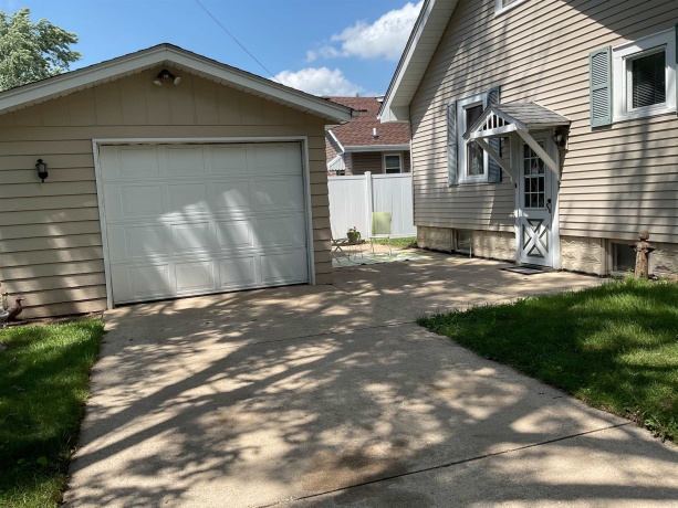 2002 RIDGE, ROCKFORD, Illinois 61103, 4 Bedrooms Bedrooms, ,1 BathroomBathrooms,House,For Sale,RIDGE,202603986