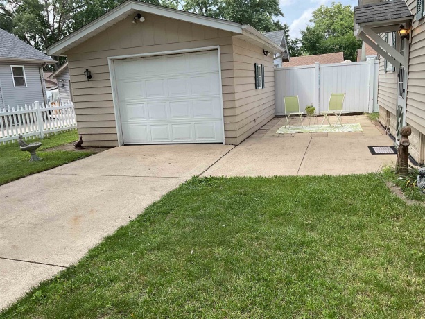 2002 RIDGE, ROCKFORD, Illinois 61103, 4 Bedrooms Bedrooms, ,1 BathroomBathrooms,House,For Sale,RIDGE,202603986