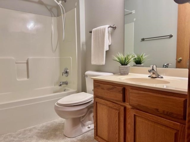 5004 Diane, ROCKFORD, Illinois 61108, 2 Bedrooms Bedrooms, ,2 BathroomsBathrooms,Condominium,For Sale,Diane,202603987