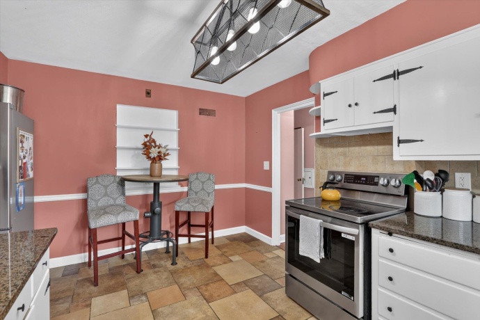 724 Reynolds, ROCKFORD, Illinois 61103, 5 Bedrooms Bedrooms, ,2 BathroomsBathrooms,House,For Sale,Reynolds,202603993