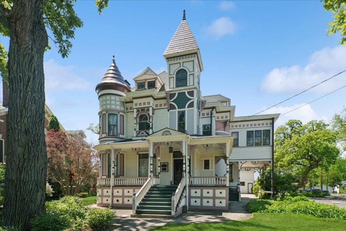 214 State, ELGIN, Illinois 60123, 8 Bedrooms Bedrooms, ,3 BathroomsBathrooms,House,For Sale,State,202603997