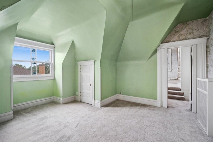 214 State, ELGIN, Illinois 60123, 8 Bedrooms Bedrooms, ,3 BathroomsBathrooms,House,For Sale,State,202603997