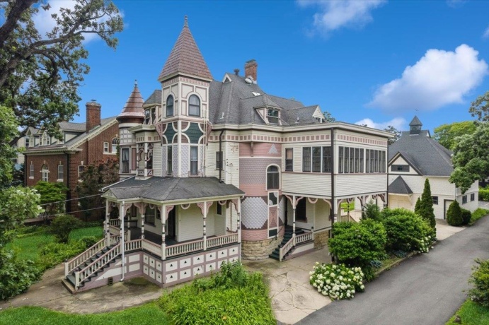 214 State, ELGIN, Illinois 60123, 8 Bedrooms Bedrooms, ,3 BathroomsBathrooms,House,For Sale,State,202603997