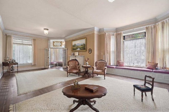 214 State, ELGIN, Illinois 60123, 8 Bedrooms Bedrooms, ,3 BathroomsBathrooms,House,For Sale,State,202603997