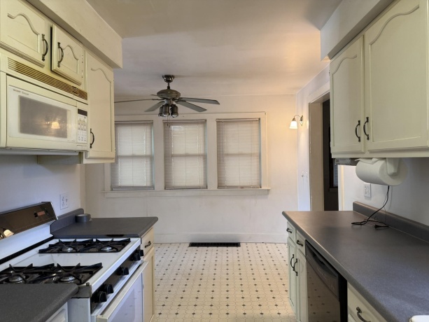 612 Ellis, ROCKFORD, Illinois 61103, 3 Bedrooms Bedrooms, ,1 BathroomBathrooms,House,For Sale,Ellis,202603998