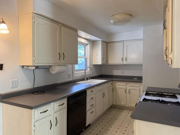 612 Ellis, ROCKFORD, Illinois 61103, 3 Bedrooms Bedrooms, ,1 BathroomBathrooms,House,For Sale,Ellis,202603998