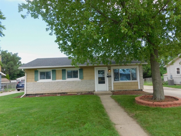 1722 Evans, LOVES PARK, Illinois 61111, 3 Bedrooms Bedrooms, ,1 BathroomBathrooms,House,For Sale,Evans,202604005