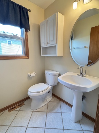 607 Jamestown, BELVIDERE, Illinois 61008, 4 Bedrooms Bedrooms, ,2 BathroomsBathrooms,House,For Sale,Jamestown,202604007