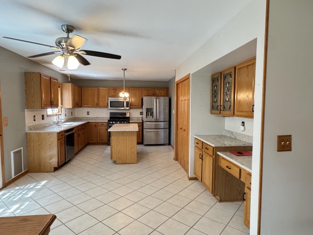 607 Jamestown, BELVIDERE, Illinois 61008, 4 Bedrooms Bedrooms, ,2 BathroomsBathrooms,House,For Sale,Jamestown,202604007