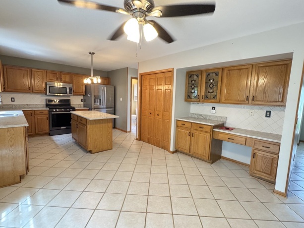 607 Jamestown, BELVIDERE, Illinois 61008, 4 Bedrooms Bedrooms, ,2 BathroomsBathrooms,House,For Sale,Jamestown,202604007