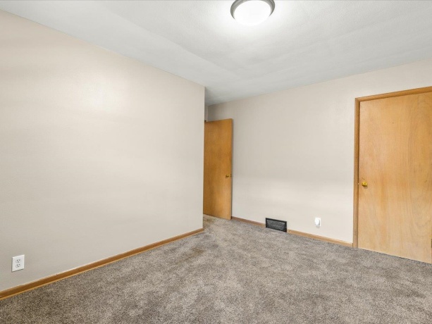 820 Cottage Grove, ROCKFORD, Illinois 61103, ,3 - 4 Units,For Sale,Cottage Grove,202604011