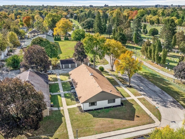 820 Cottage Grove, ROCKFORD, Illinois 61103, ,3 - 4 Units,For Sale,Cottage Grove,202604011