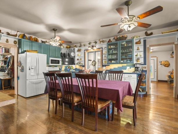 4206 West Grove, LEAF RIVER, Illinois 61047, 5 Bedrooms Bedrooms, ,4 BathroomsBathrooms,House,For Sale,West Grove,202604014