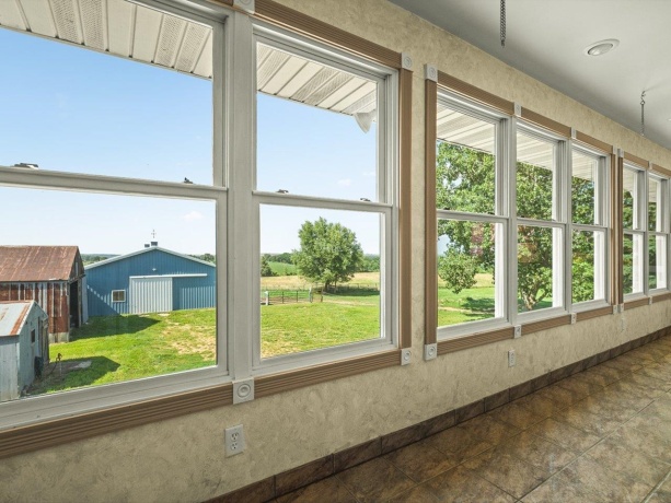 4206 West Grove, LEAF RIVER, Illinois 61047, 5 Bedrooms Bedrooms, ,4 BathroomsBathrooms,House,For Sale,West Grove,202604014