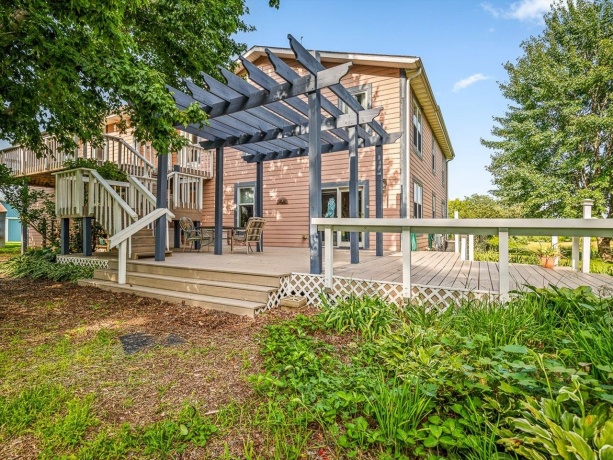 4206 West Grove, LEAF RIVER, Illinois 61047, 5 Bedrooms Bedrooms, ,4 BathroomsBathrooms,House,For Sale,West Grove,202604014