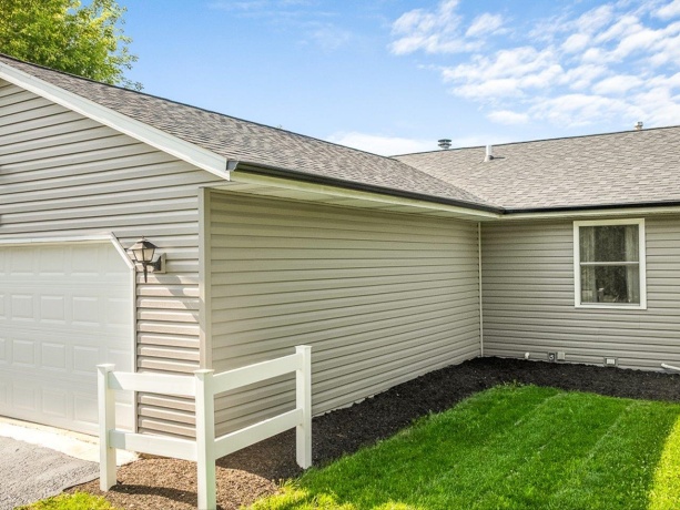 207 Tamarack Hollow, POPLAR GROVE, Illinois 61065, 3 Bedrooms Bedrooms, ,2 BathroomsBathrooms,House,For Sale,Tamarack Hollow,202604020