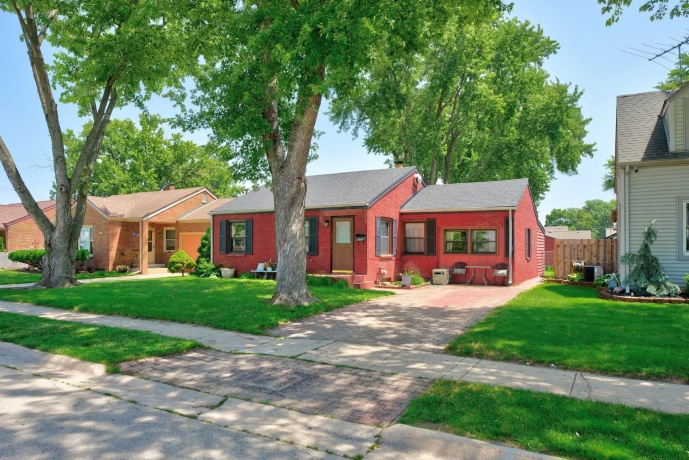 5021 Arlington, LOVES PARK, Illinois 61111, 3 Bedrooms Bedrooms, ,2 BathroomsBathrooms,House,For Sale,Arlington,202604021