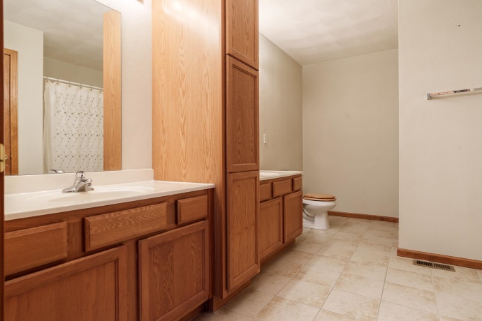 2987 Vaughndale, MACHESNEY PARK, Illinois 61115, 4 Bedrooms Bedrooms, ,2 BathroomsBathrooms,House,For Sale,Vaughndale,202604024
