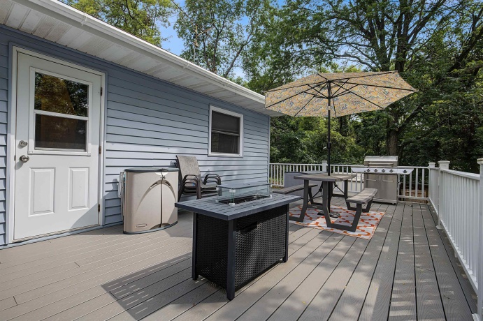8A285 Madison, APPLE RIVER, Illinois 61001, 2 Bedrooms Bedrooms, ,House,For Sale,Madison,202604027