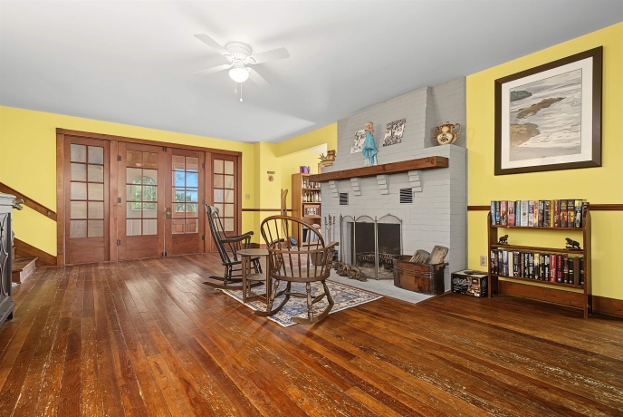 652 US Highway 20 E, ELIZABETH, Illinois 61028, 10 Bedrooms Bedrooms, ,10 BathroomsBathrooms,House,For Sale,US Highway 20 E,202604028