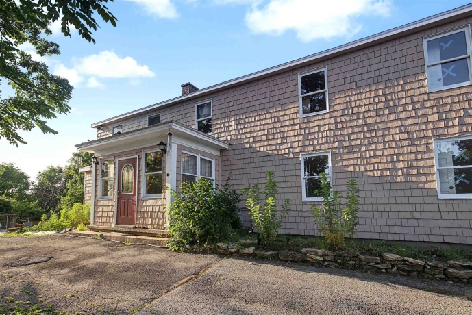 652 US Highway 20 E, ELIZABETH, Illinois 61028, 10 Bedrooms Bedrooms, ,10 BathroomsBathrooms,House,For Sale,US Highway 20 E,202604028