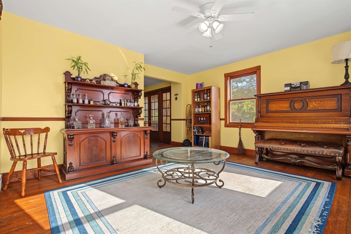 652 US Highway 20 E, ELIZABETH, Illinois 61028, 10 Bedrooms Bedrooms, ,10 BathroomsBathrooms,House,For Sale,US Highway 20 E,202604028