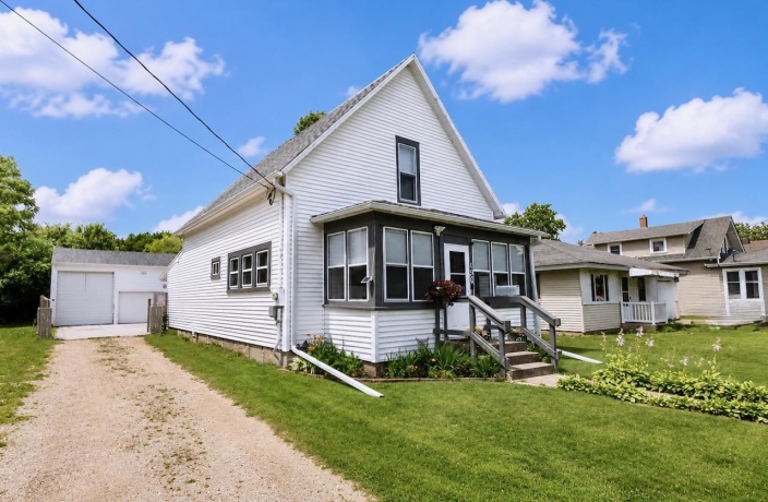 130 Adams, SOUTH BELOIT, Illinois 61080, 2 Bedrooms Bedrooms, ,1 BathroomBathrooms,House,For Sale,Adams,202604030