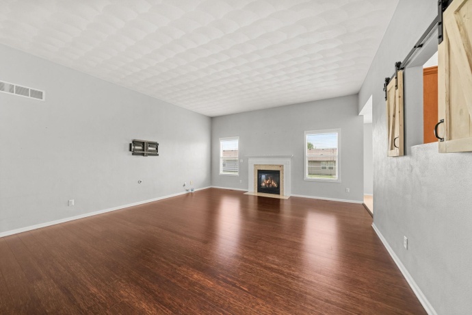 2939 Vaughndale, MACHESNEY PARK, Illinois 61115, 3 Bedrooms Bedrooms, ,2 BathroomsBathrooms,House,For Sale,Vaughndale,202604037