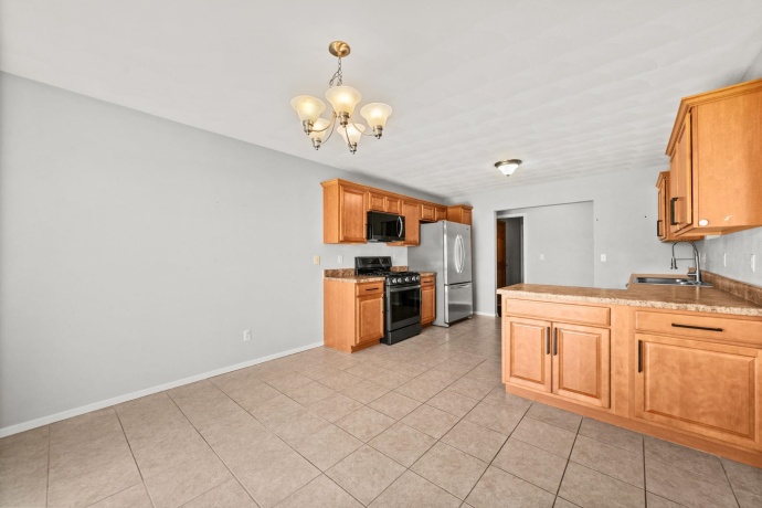 2939 Vaughndale, MACHESNEY PARK, Illinois 61115, 3 Bedrooms Bedrooms, ,2 BathroomsBathrooms,House,For Sale,Vaughndale,202604037