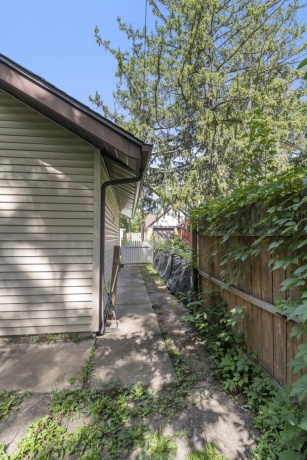 1611 YONGE, ROCKFORD, Illinois 61103, 2 Bedrooms Bedrooms, ,1 BathroomBathrooms,House,For Sale,YONGE,202604053