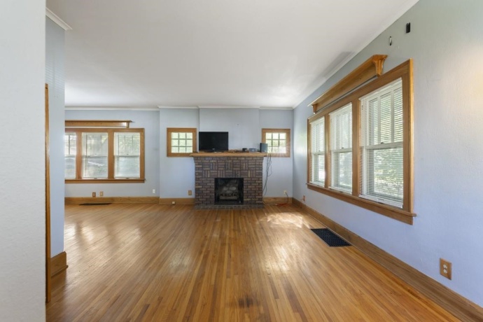 1611 YONGE, ROCKFORD, Illinois 61103, 2 Bedrooms Bedrooms, ,1 BathroomBathrooms,House,For Sale,YONGE,202604053
