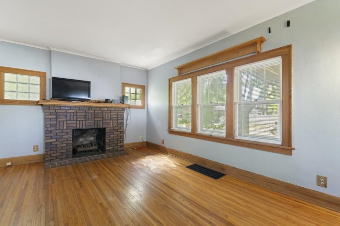 1611 YONGE, ROCKFORD, Illinois 61103, 2 Bedrooms Bedrooms, ,1 BathroomBathrooms,House,For Sale,YONGE,202604053