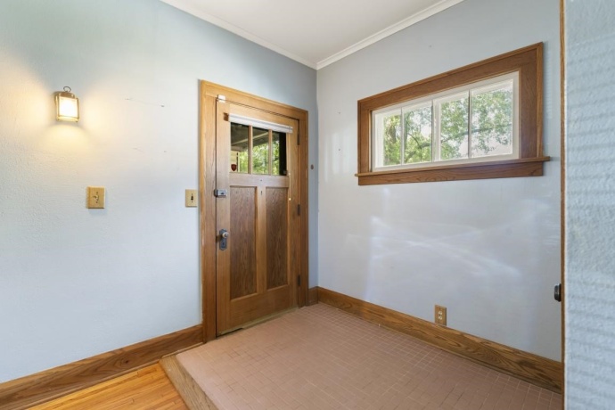 1611 YONGE, ROCKFORD, Illinois 61103, 2 Bedrooms Bedrooms, ,1 BathroomBathrooms,House,For Sale,YONGE,202604053