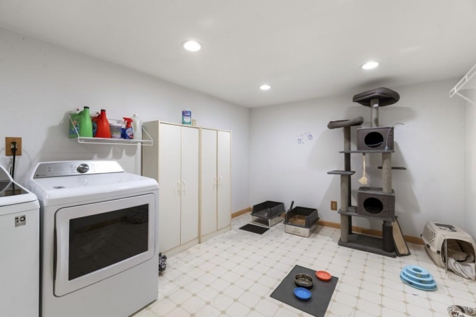 1611 YONGE, ROCKFORD, Illinois 61103, 2 Bedrooms Bedrooms, ,1 BathroomBathrooms,House,For Sale,YONGE,202604053
