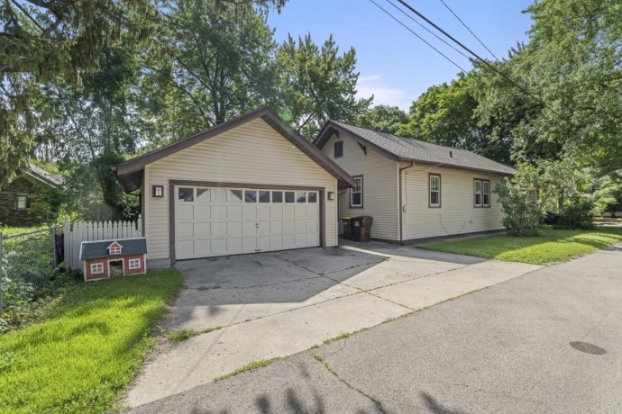 1611 YONGE, ROCKFORD, Illinois 61103, 2 Bedrooms Bedrooms, ,1 BathroomBathrooms,House,For Sale,YONGE,202604053