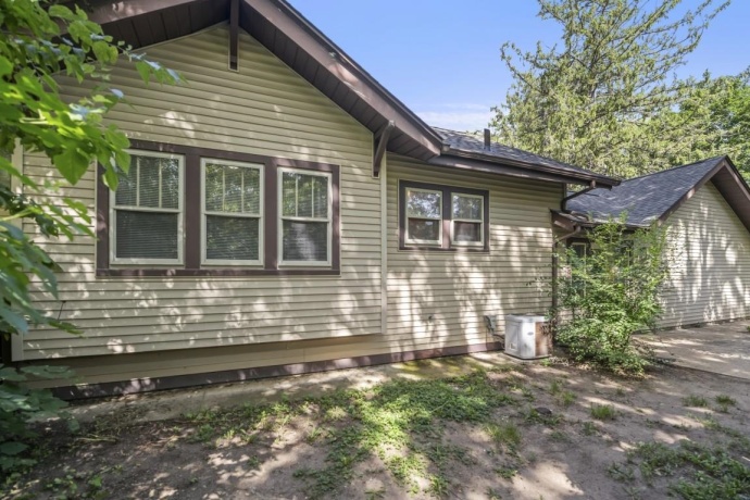 1611 YONGE, ROCKFORD, Illinois 61103, 2 Bedrooms Bedrooms, ,1 BathroomBathrooms,House,For Sale,YONGE,202604053