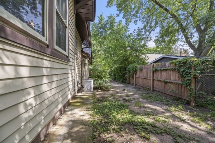 1611 YONGE, ROCKFORD, Illinois 61103, 2 Bedrooms Bedrooms, ,1 BathroomBathrooms,House,For Sale,YONGE,202604053