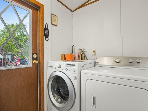 206 Viola, FREEPORT, Illinois 61032, 2 Bedrooms Bedrooms, ,1 BathroomBathrooms,House,For Sale,Viola,202604063