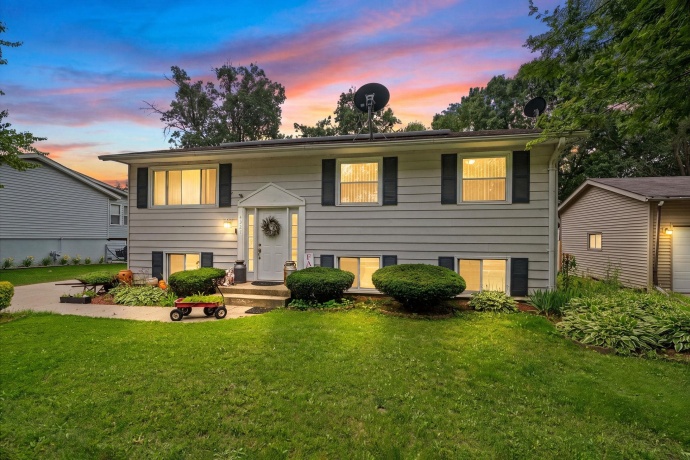 4327 Mayflower, ROCKFORD, Illinois 61109, 4 Bedrooms Bedrooms, ,2 BathroomsBathrooms,House,For Sale,Mayflower,202604067